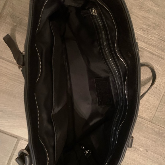 Authentic Coach black leather bag in great condition! - Picture 6 of 8
